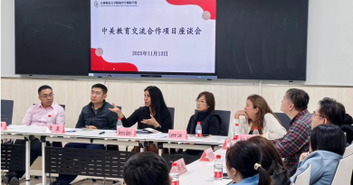 美国北京联谊会李鑫陪同安大略学区副总学监参访首师附中