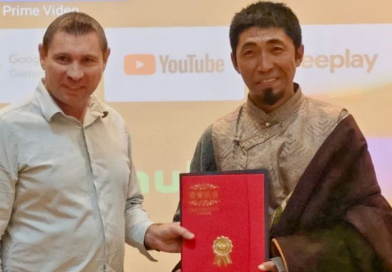 赤增绕旦唐卡作品获美国多元文化艺术节暨美术作品大展金奖