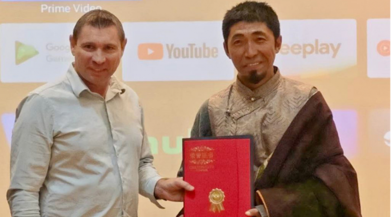 赤增绕旦唐卡作品获美国多元文化艺术节暨美术作品大展金奖